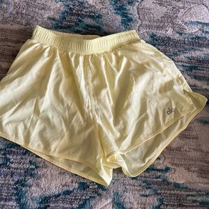Beautiful Alo yoga shorts size Xs